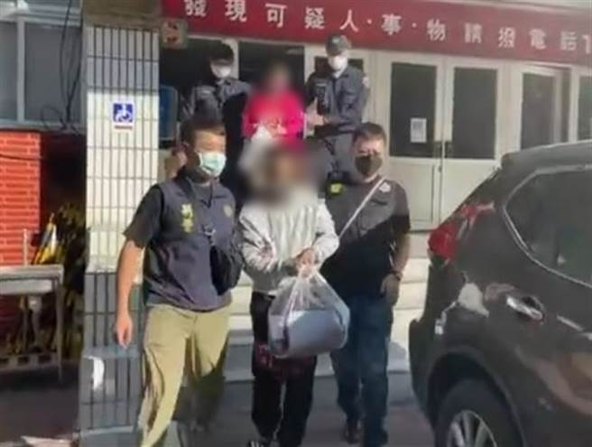 設籍桃園的陳女（後）與同居人林男（前）涉嫌殺害2歲兒子。（讀者提供）