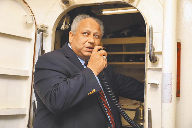 美國海軍部長戴杜羅4日表示，中國以和平或軍事手段接管台灣的意圖，是對美國的經濟安全以及全球經濟不穩定的最嚴峻影響。（摘自美國海軍推特）