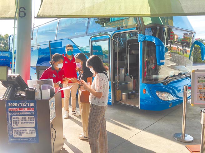 10月物價居高不下，油料費上漲28.97％，11月柴油均價將超過客運調價門檻，客運業勢必要申請補貼。（葛瑪蘭客運提供）
