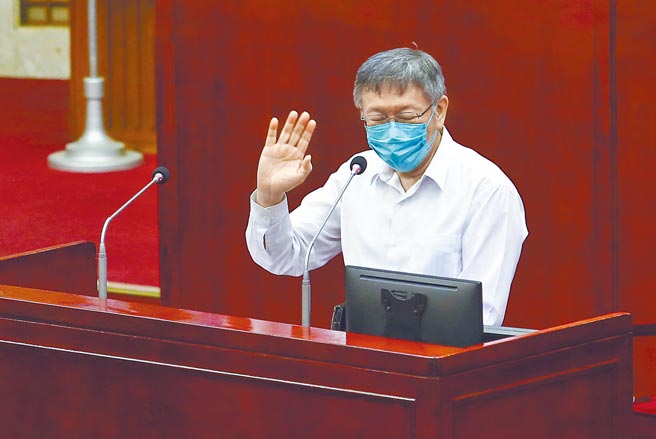 柯文哲说，一个80亿由蔡英文总统宣布的国家型计画「基隆轻轨」，4年半后竟完全从空中消失，这是国家危机，国家政策怎么会随便讲讲。（邓博仁摄）