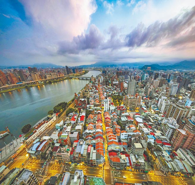 「大承」公设层做在第30楼，设有凌空会馆，北可眺望古城区风貌及河岸风光，南边可看台湾的未来-双子星车站特定区。（甲桂林提供）