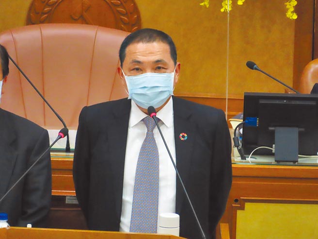 新北市長侯友宜表示，銀髮高齡事務局是未來可能要走的趨勢，會朝這個方向研議。（葉德正攝）