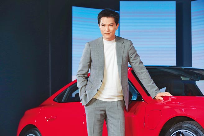 邱泽昨出席汽车品牌活动，透露现在买车还是要先问妈妈。（罗永铭摄）