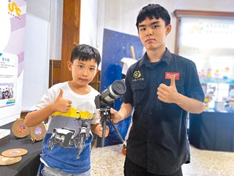 差10歲創客組 造望遠鏡檯燈獲好評