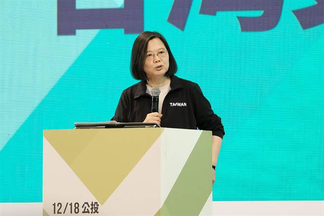 蔡英文希望民眾能投下公投4個不同意，別讓台灣白白錯失走向國際的機會。（羅浚濱攝）