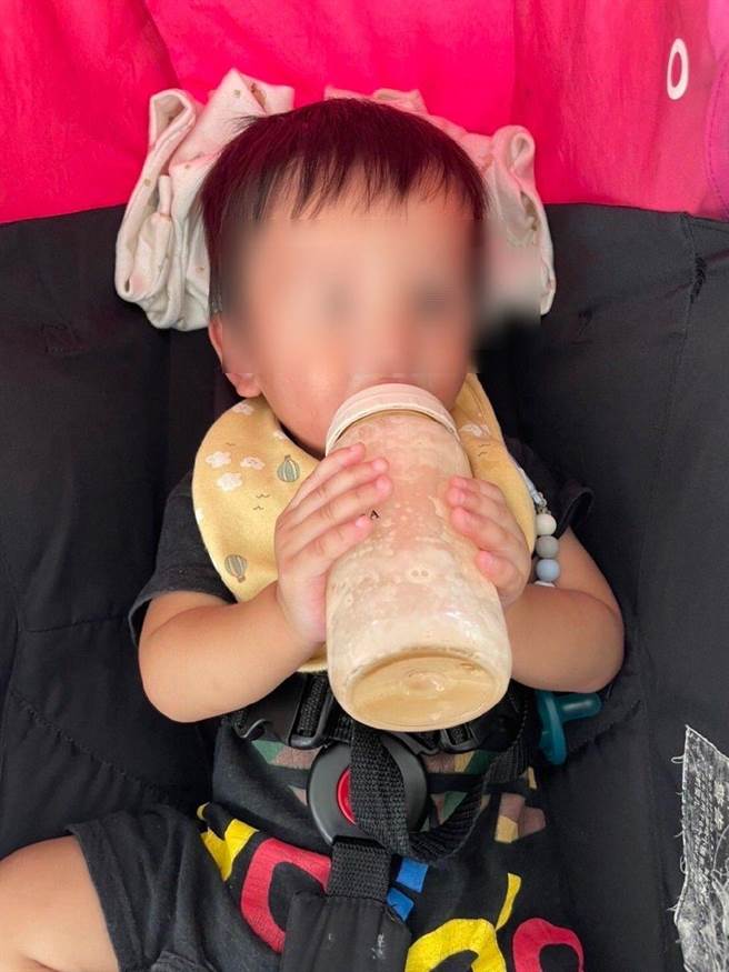 云林县一名11个月大男婴摔伤颅内出血被保母送医，男婴父母今日控诉保母施虐。（家属提供）