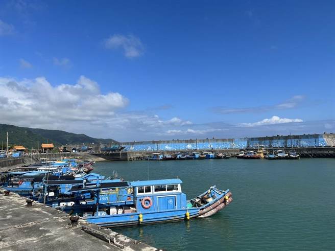 為強化興海漁港港區停泊安全，屏縣7日舉辦擴建工程動土。(屏縣府提供)