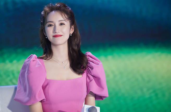 杨幂闺密吕一人美命也美，吃个火锅就让亿万CEO一见锺情，嫁入豪门好幸福。(翻摄自吕一微博)