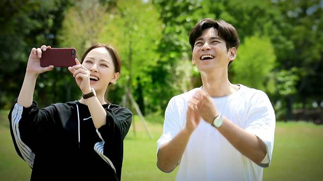 林筳谕（左）与杨子仪有虐恋。（三立提供）