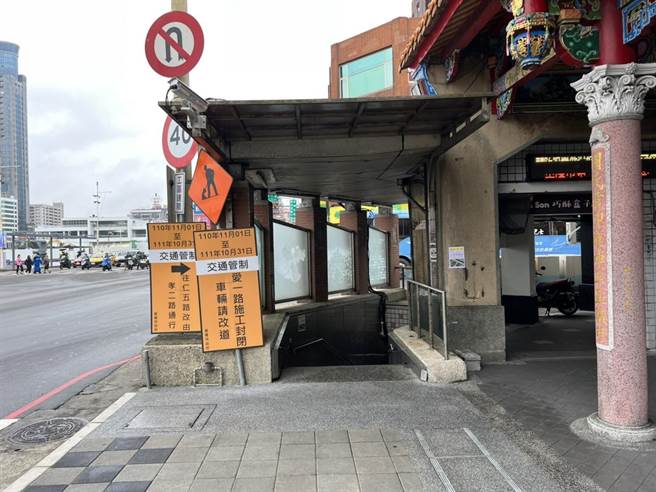 基隆市中心城隍庙、东岸广场人行地下道封闭施工暂时延期。（基隆市议员童子玮提供／陈彩玲基隆传真）