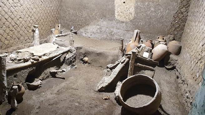 龐貝古城近郊挖出不到5坪的超簡陋奴隸房。（圖／路透社、龐貝考古公園提供）