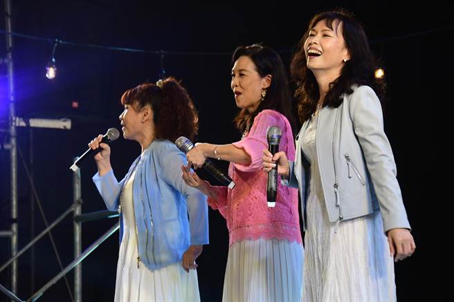 「音樂磁場」美聲組合率先開唱。（莊哲權攝）