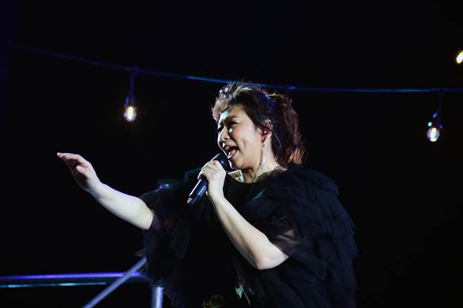 趙詠華甜唱「最浪漫的事」，勾起大家的青春回憶。（莊哲權攝）