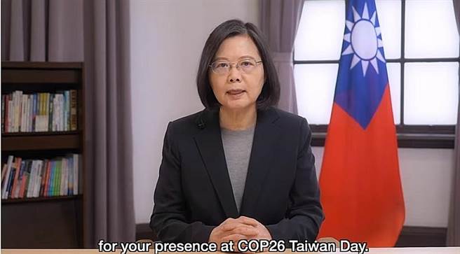 蔡英文总统两次就职及国庆大典中都有面向国父遗像进行宣誓及行礼，今年的国父诞辰，我们就要看看民进党政府是如何的表现了？（图/截取总统府录影画面）