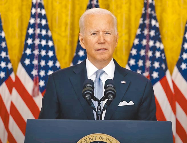 美国联邦眾议院5日以228票赞成、206票反对，通过1.2兆美元基建法案，美媒形容，基建法案过关挽救了声望摇摇欲坠的拜登。（摘自美国总统拜登官方脸书）