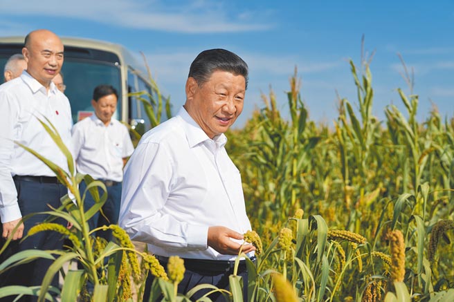 中共19届六中全会登场前夕，新华社6日刊发题为〈习近平带领百年大党奋进新征程〉特稿，细数习近平上任9年以来的成就。（新华社）