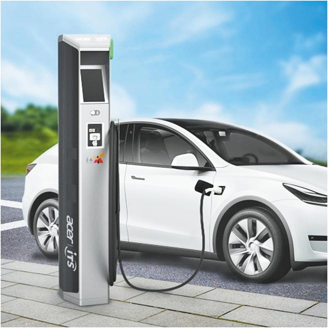 整合充电桩路边停车智慧柱，停车及充电服务一次搞定。（臺南市政府交通局提供）