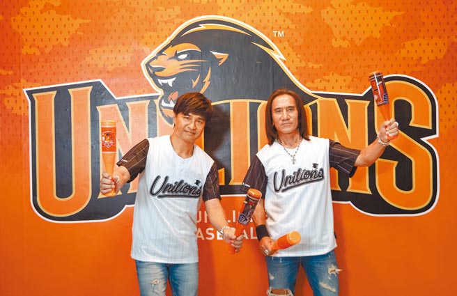 動力火車今天賽後為統一獅開唱。（統一獅提供）