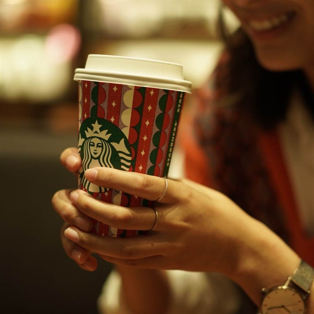 星巴克即日起至周五(12日)連續5天推出買一送一，只限5款那堤飲品，包括熱門的福吉茶那堤、玫瑰蜜香茶那堤、經典紅茶那堤等。(翻攝自 星巴克咖啡同好會(Starbucks Coffee)FB)
