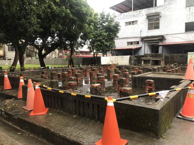 现场已围起警示的三角锥，禁止民眾进入。（陈彩玲摄）