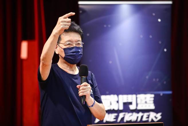 資深媒體人趙少康8日召開記者會，並回應公投電視說明會國民黨可能陣前換將一事。（鄧博仁攝）