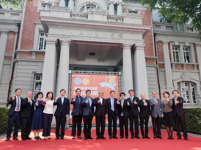 國立台灣文學館升格中央三級機構，行政院長蘇貞昌專程南下參加揭牌儀式。（洪榮志攝）