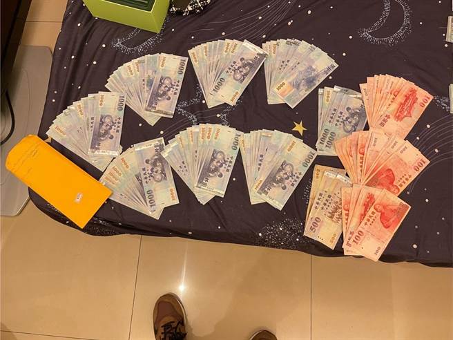 警方查扣毒品、不法所得等證物。（警方提供）