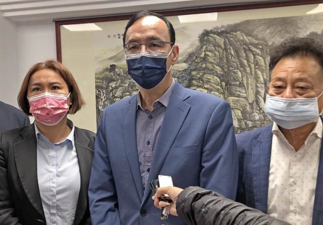 国民党主席朱立伦（中）。（李金生摄）