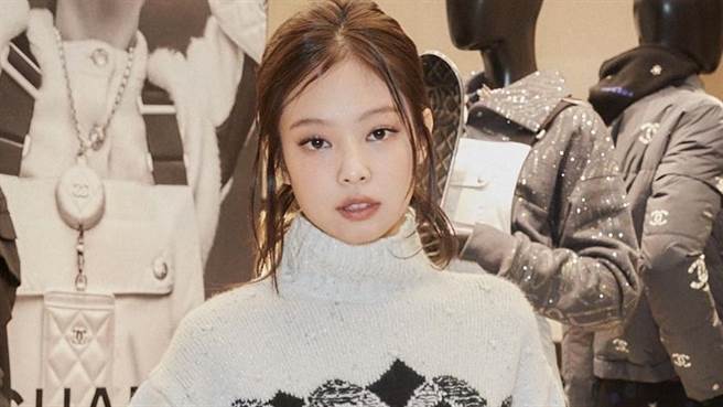 BLACKPINK Jennie近日在美國參加活動，而私底下火辣的穿搭吸引粉絲的目光。（圖／IG@jennierubyjane）