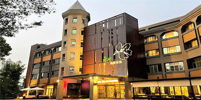 秋季是出門親近大自然最好的時機，東勢林場今年斥資千萬進行大整修，包含住房、森林步道、還新增適合親子放電的「體能訓練區」。（吳建輝攝）