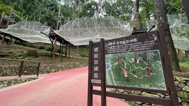 　1984年就對外開放的東勢林場，是許多人青春成長的回憶，目前由彰化縣農會經營，包含露營區、住宿、烤肉、溫泉泡湯、講習訓練、天橋步道、溫泉泡腳等。（吳建輝攝）