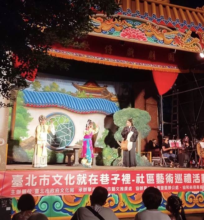 「文化就在巷子里-社区艺术巡礼活动」将表演艺术带进社区邻里、巷弄内，让更多人发现艺术的美好。(图/永庆房屋提供)