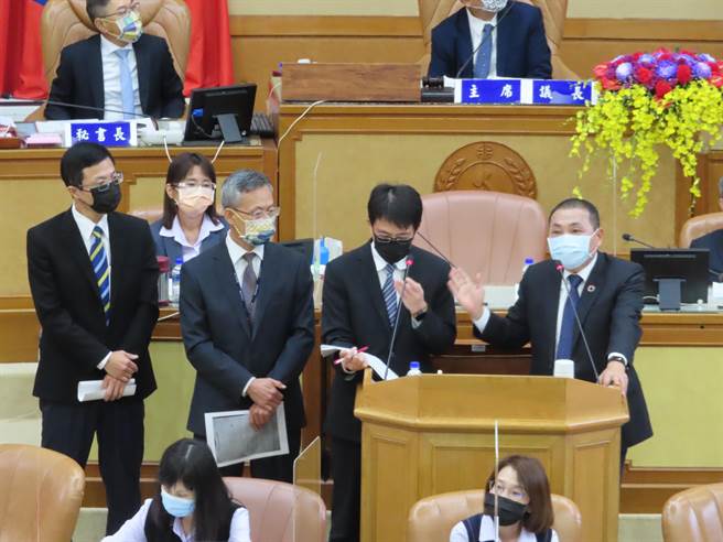 林口阿姨陈情违法资收场罚不怕 侯友宜：强拆并送法办。（叶德正摄）