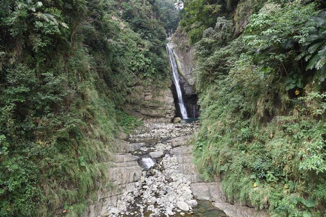 瑞龍瀑布有竹山第一美瀑之稱。（南投縣政府提供／廖志晃南投傳真）