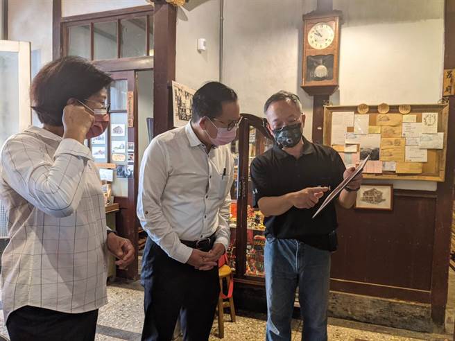 「先生娘行过朴仔脚-纪实摄影展」，以清木屋主人黄崇哲阿嬷黄吴彩云为主题，展出一系列家族老照片。（嘉义县共好生活协会提供∕吕妍庭嘉义传真）