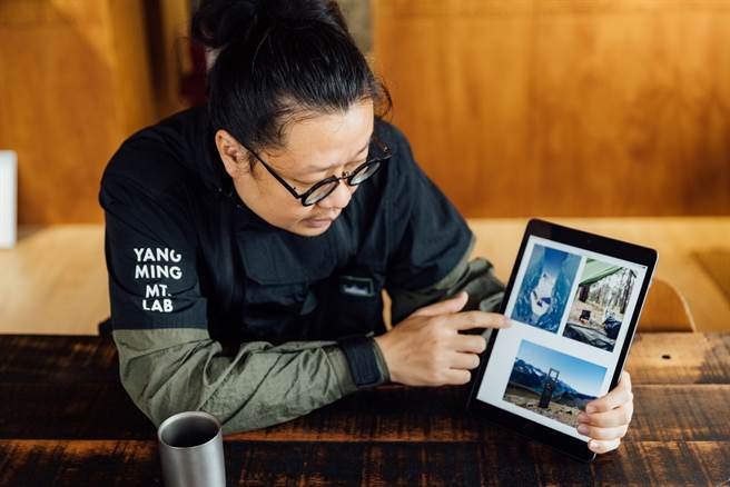 王耀邦以挪威國家公園的指標爲例，運用低彩度的立牌，強調與自然融合的設計理念。（攝影／林冠良）