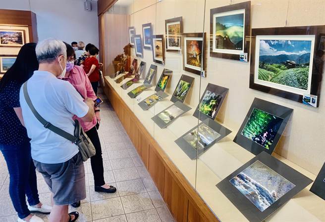 簡慶南師生聯合攝影展，呈現學習成果。（廖志晃攝）