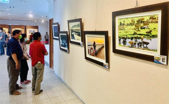 簡慶南師生聯合攝影展，呈現眾人心血結晶。（廖志晃攝）