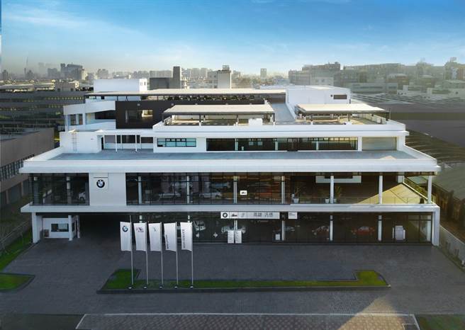 「BMW高雄汎德新生展示暨服务中心」以德国原厂5S最高硬体规格打造。（汎德提供）