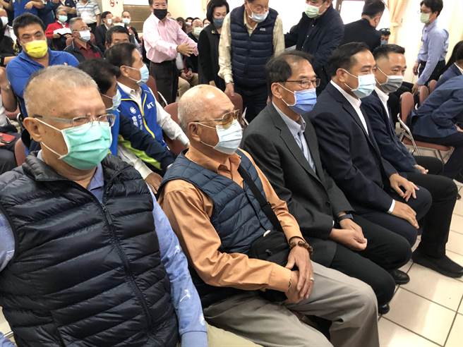 前主委李國基、林芳旋和甫卸任的石兆（王民日）也應邀出席，期待新人新氣象，深入扎根基層，做好為民服務工作。（李金生攝）