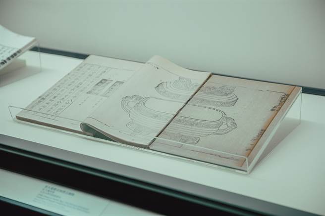 龐大的館藏包括書畫文獻、古物銅器，因此策展人需從中找出新觀點，並濃縮成有趣的企畫，才能將藏品重現於世人。（攝影／莊智淵） (2)