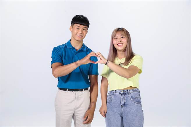 唐嘉鴻（左）及田曉雯同台為「2021無限影展」宣傳。（公視提供）