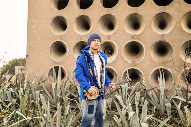 黃明志日前到金門為拍攝MV勘景。（亞洲通文創提供）