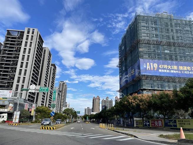 房地合一2.0七月正式實施，首度納入法人比照自然人必須繳稅，引發一波逃命潮。（圖∕蔡惠芳）
