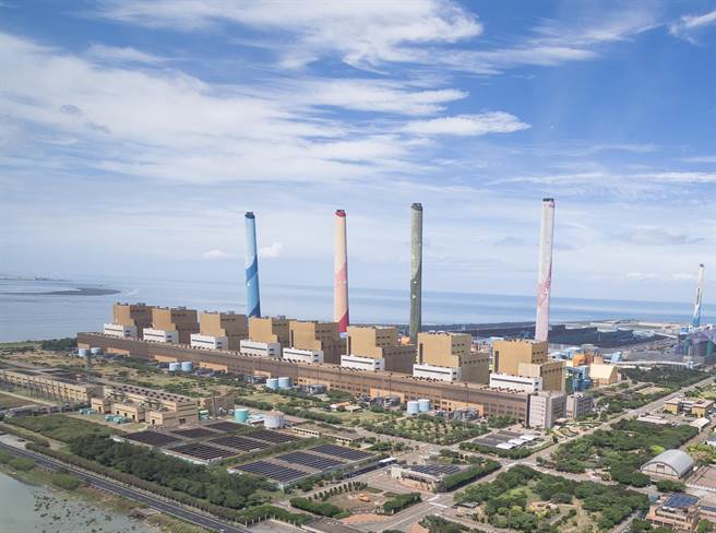 台中市府為《台中市公私場所管制生煤及禁用石油焦自治條例》部分條文無效，狀告行政院，被台北高等行政法院駁回指「應聲請釋憲」。（台電提供／盧金足台中傳真）