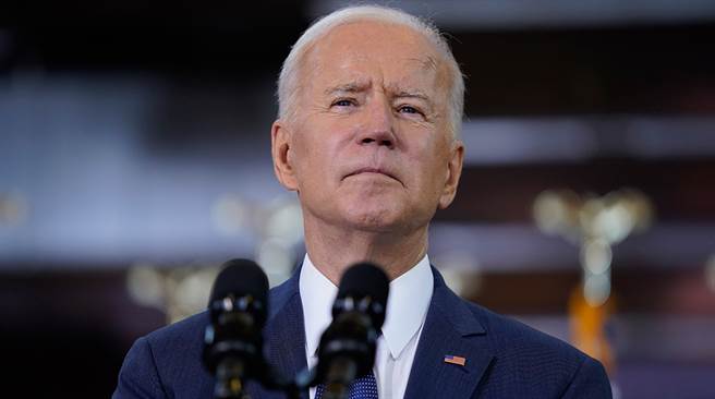 拜登就任不到一年，支持率已跌破4成。(圖/美聯社)