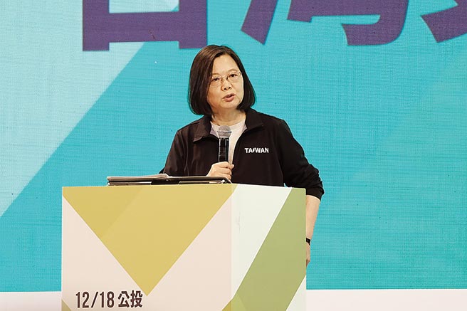 民進黨7日在新竹市舉辦公投說明會，蔡英文總統希望民眾能投下公投4個不同意，別讓台灣白白錯失走向國際的機會。（羅浚濱攝）