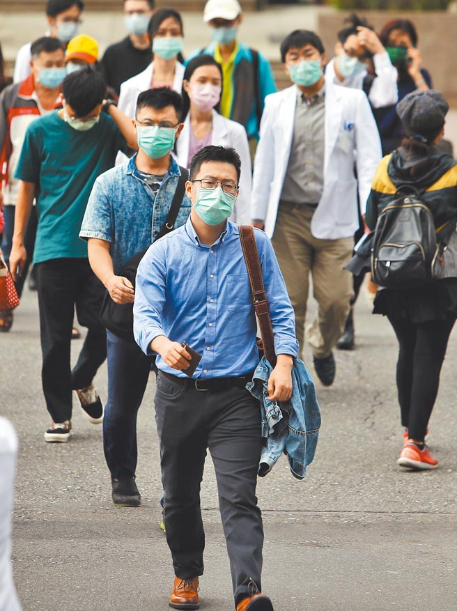 明年起教育召集延长至14日，劳动部表示劳动契约还是存续，因此劳保、就保仍要继续加保，劳退也仍要提缴。（本报资料照片）