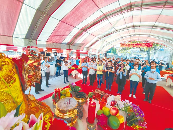 受疫情影响，彰化二水跑水节活动今年取消，但为感恩先民开凿水圳、灌溉彰化平原的艰辛，地方仍举办盛大祭典。（吴建辉摄）