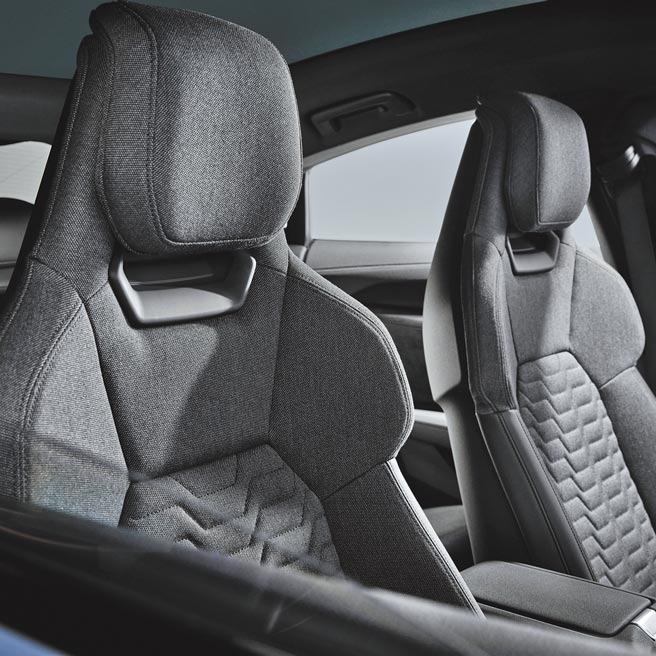 Audi首度推出「新未来零皮革套件」，让e-tron GT由内而外实践品牌永续理念。（台湾奥迪提供）